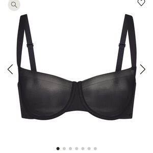 Skims No-Show Unlined Balconette Bra